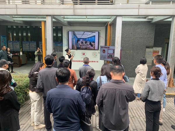 再獲點贊! 成都市委辦公廳、市政府辦公廳和市人社局相關(guān)領(lǐng)導(dǎo)一行參訪由瑞方人力打造的全市首個就業(yè)小站 第2張